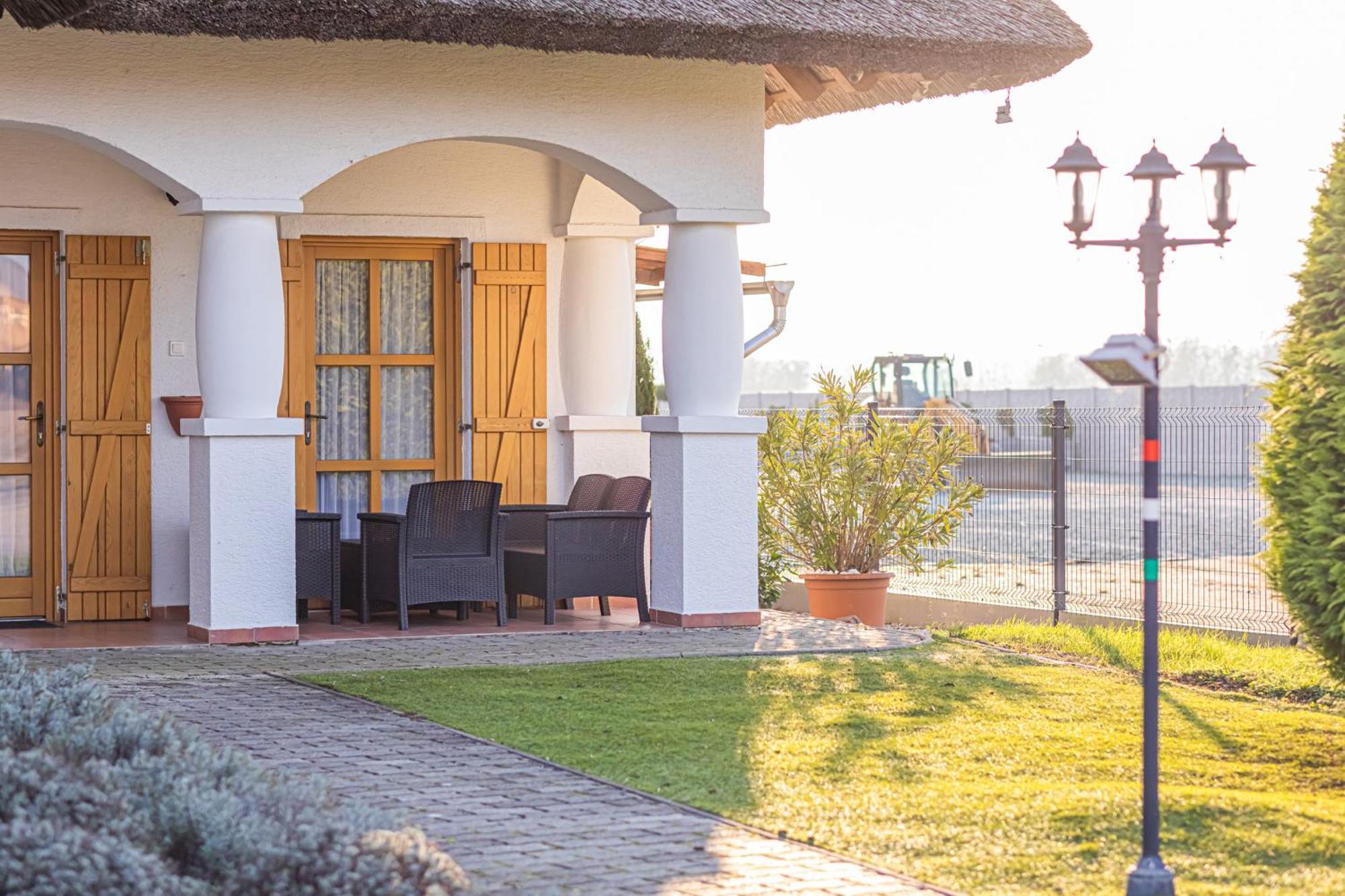 Rigotanya Relax & Wellness Panzio Buekfuerdo Hotel Exterior photo
